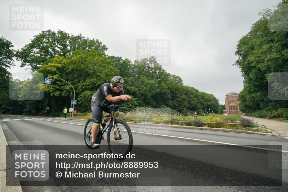 14.09.2025 - Stadtparktriathlon Michael Burmester http://msf.ph/oto/8889953 14.09.2025 09:24:21 Radfahren 421 meine-sportfotos.de