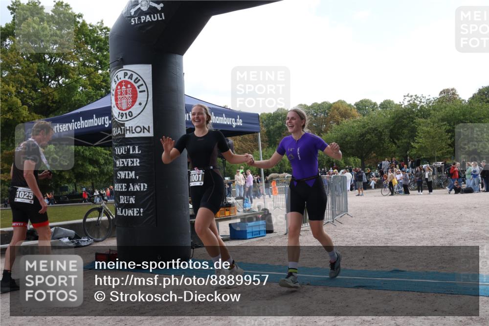 14.09.2025 - Stadtparktriathlon Strokosch-Dieckow http://msf.ph/oto/8889957 14.09.2025 12:48:12 Ziel 1001, 1002 meine-sportfotos.de