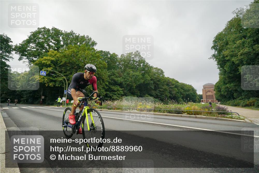 14.09.2025 - Stadtparktriathlon Michael Burmester http://msf.ph/oto/8889960 14.09.2025 09:24:38 Radfahren 321, 378, 405, 465 meine-sportfotos.de