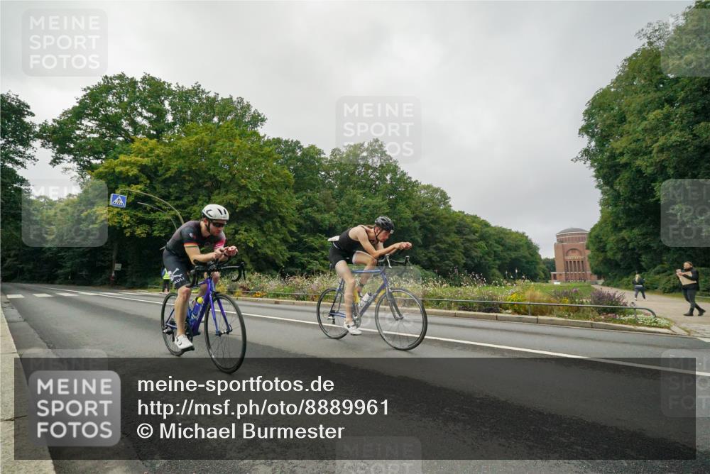 14.09.2025 - Stadtparktriathlon Michael Burmester http://msf.ph/oto/8889961 14.09.2025 09:24:42 Radfahren 321, 378, 405 meine-sportfotos.de