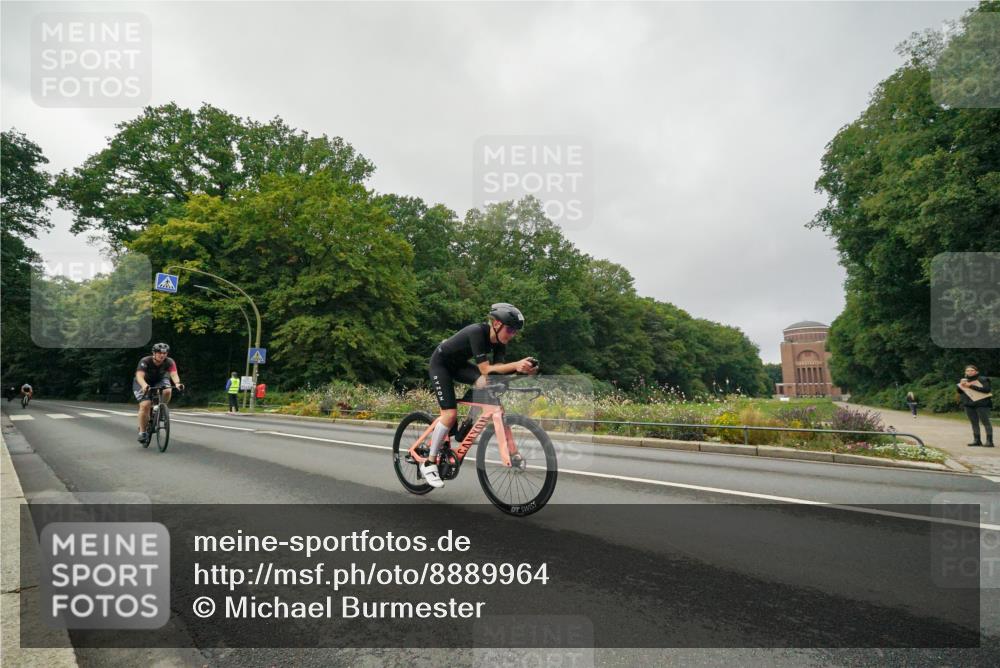 14.09.2025 - Stadtparktriathlon Michael Burmester http://msf.ph/oto/8889964 14.09.2025 09:24:53 Radfahren 332, 387, 440, 474 meine-sportfotos.de