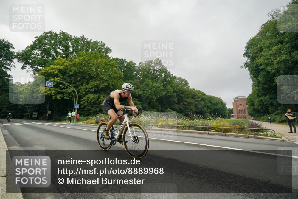 14.09.2025 - Stadtparktriathlon Michael Burmester http://msf.ph/oto/8889968 14.09.2025 09:24:57 Radfahren 332, 387, 440, 474 meine-sportfotos.de
