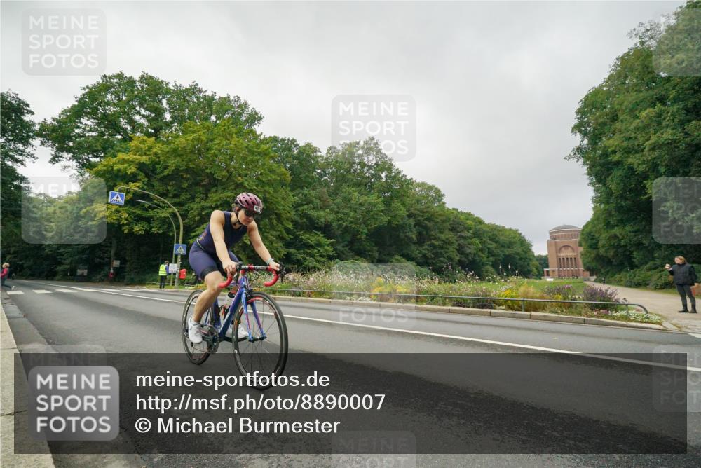 14.09.2025 - Stadtparktriathlon Michael Burmester http://msf.ph/oto/8890007 14.09.2025 09:25:50 Radfahren 420, 454, 459, 471, 480 meine-sportfotos.de