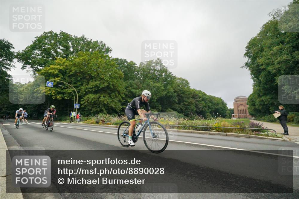 14.09.2025 - Stadtparktriathlon Michael Burmester http://msf.ph/oto/8890028 14.09.2025 09:26:26 Radfahren 320, 356, 381, 389, 419, 439, 443, 447, 472, 486, 495 meine-sportfotos.de