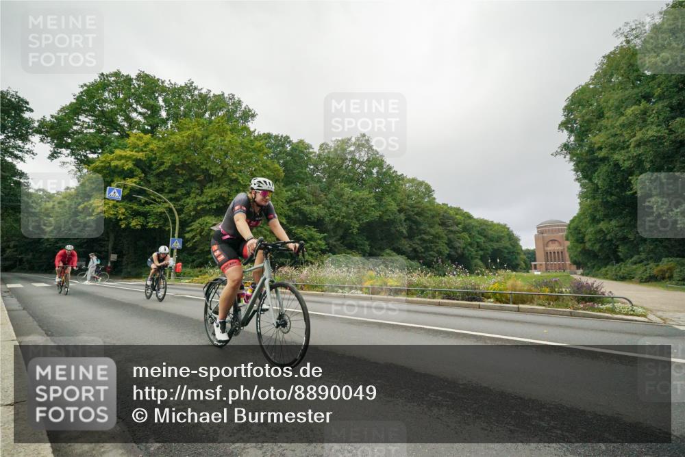 14.09.2025 - Stadtparktriathlon Michael Burmester http://msf.ph/oto/8890049 14.09.2025 09:26:46 Radfahren 302, 338, 442, 456, 479 meine-sportfotos.de