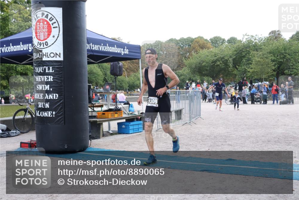 14.09.2025 - Stadtparktriathlon Strokosch-Dieckow http://msf.ph/oto/8890065 14.09.2025 12:52:23 Ziel 1174, 1194, 1209 meine-sportfotos.de