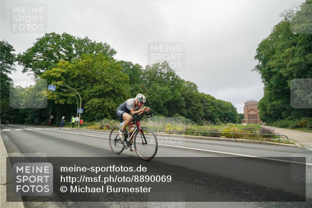 14.09.2025 - Stadtparktriathlon Michael Burmester http://msf.ph/oto/8890069 14.09.2025 09:27:25 Radfahren 346, 359, 438, 473, 494 meine-sportfotos.de
