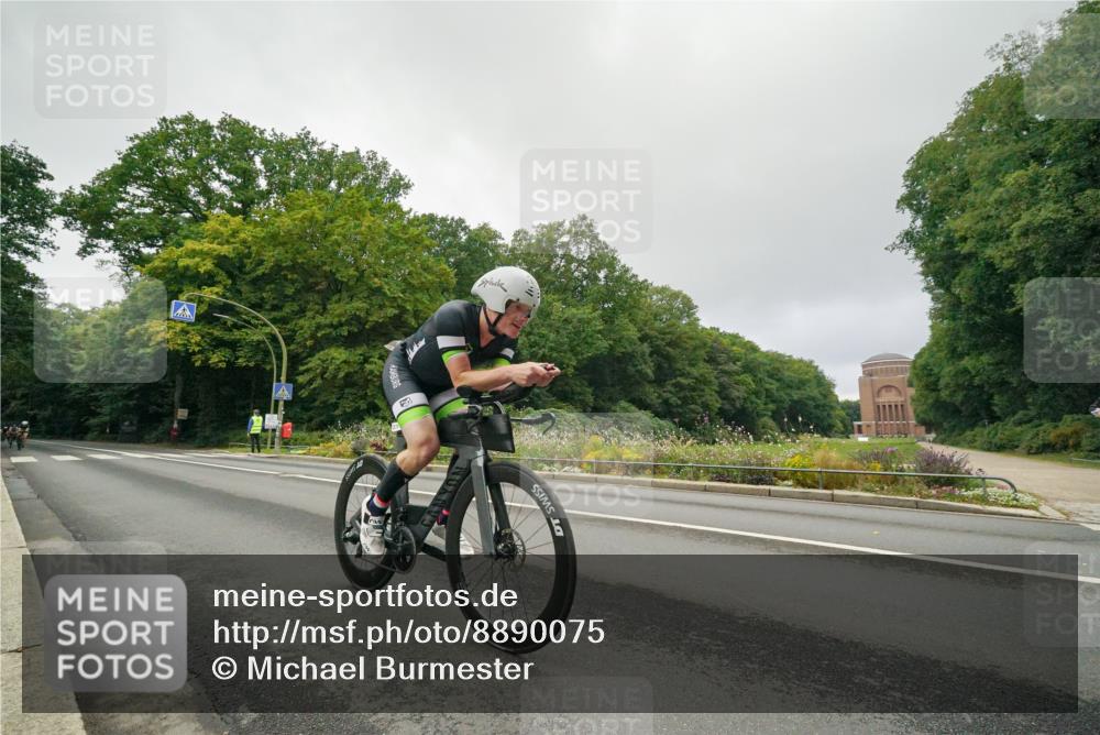 14.09.2025 - Stadtparktriathlon Michael Burmester http://msf.ph/oto/8890075 14.09.2025 09:27:39 Radfahren 379, 380, 386, 401, 404, 445, 467, 506 meine-sportfotos.de