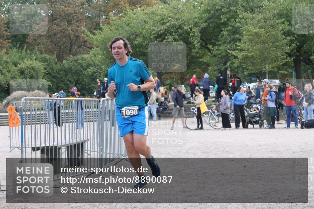 14.09.2025 - Stadtparktriathlon Strokosch-Dieckow http://msf.ph/oto/8890087 14.09.2025 12:52:31 Ziel 1098, 1174 meine-sportfotos.de