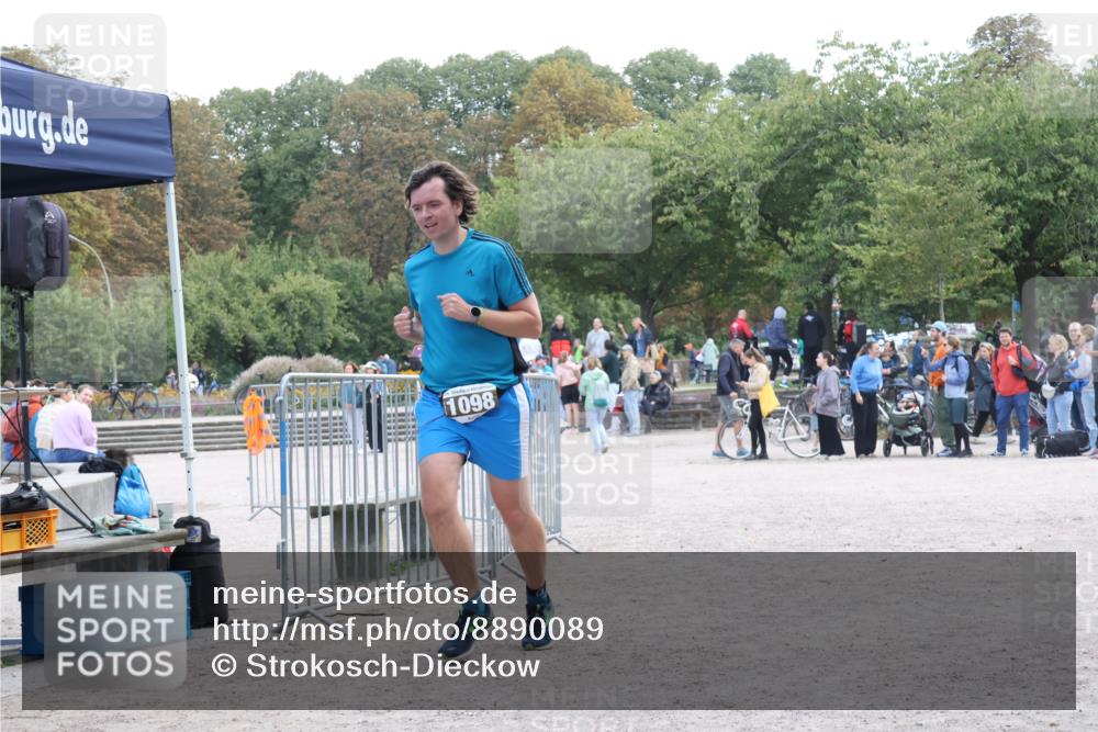 14.09.2025 - Stadtparktriathlon Strokosch-Dieckow http://msf.ph/oto/8890089 14.09.2025 12:52:31 Ziel 1098, 1174 meine-sportfotos.de