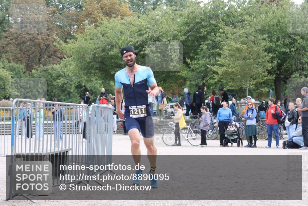 14.09.2025 - Stadtparktriathlon Strokosch-Dieckow http://msf.ph/oto/8890095 14.09.2025 12:52:57 Ziel 1211 meine-sportfotos.de