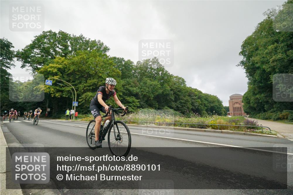 14.09.2025 - Stadtparktriathlon Michael Burmester http://msf.ph/oto/8890101 14.09.2025 09:28:25 Radfahren 311, 327, 382, 393, 400, 413, 414, 423, 430, 435, 448 meine-sportfotos.de