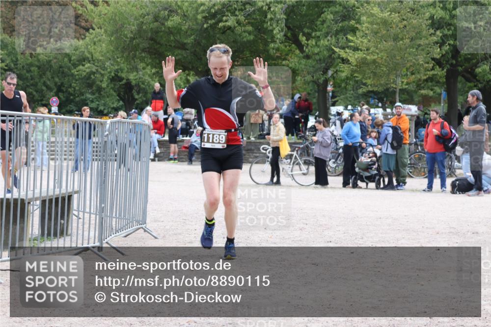 14.09.2025 - Stadtparktriathlon Strokosch-Dieckow http://msf.ph/oto/8890115 14.09.2025 12:54:15 Ziel 1172, 1189 meine-sportfotos.de