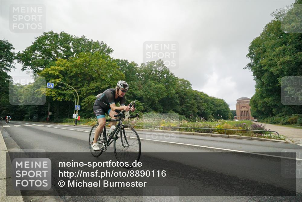 14.09.2025 - Stadtparktriathlon Michael Burmester http://msf.ph/oto/8890116 14.09.2025 09:28:59 Radfahren 392, 402, 487, 500, 504 meine-sportfotos.de