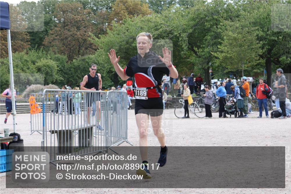 14.09.2025 - Stadtparktriathlon Strokosch-Dieckow http://msf.ph/oto/8890117 14.09.2025 12:54:16 Ziel 1172, 1189 meine-sportfotos.de