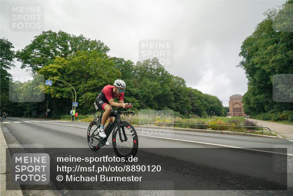 14.09.2025 - Stadtparktriathlon Michael Burmester http://msf.ph/oto/8890120 14.09.2025 09:29:03 Radfahren 392, 402, 408, 487, 500, 504 meine-sportfotos.de