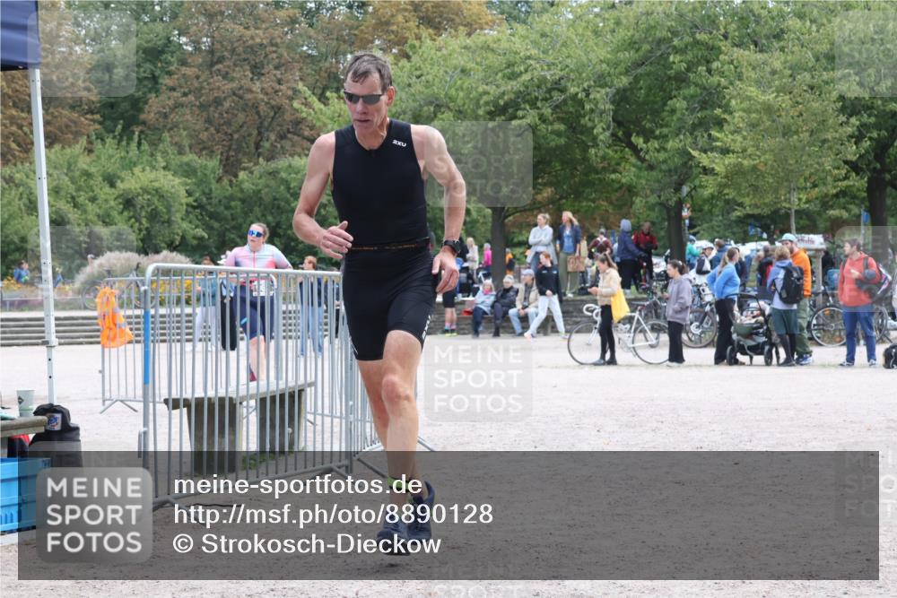 14.09.2025 - Stadtparktriathlon Strokosch-Dieckow http://msf.ph/oto/8890128 14.09.2025 12:54:19 Ziel 962, 1172, 1189 meine-sportfotos.de