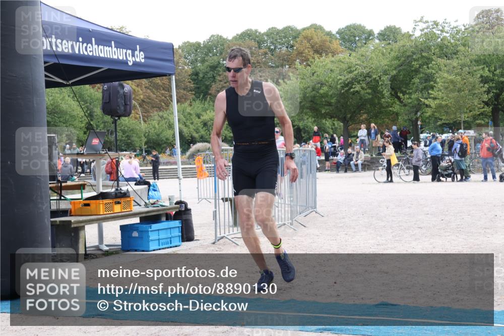 14.09.2025 - Stadtparktriathlon Strokosch-Dieckow http://msf.ph/oto/8890130 14.09.2025 12:54:20 Ziel 962, 1172, 1189 meine-sportfotos.de