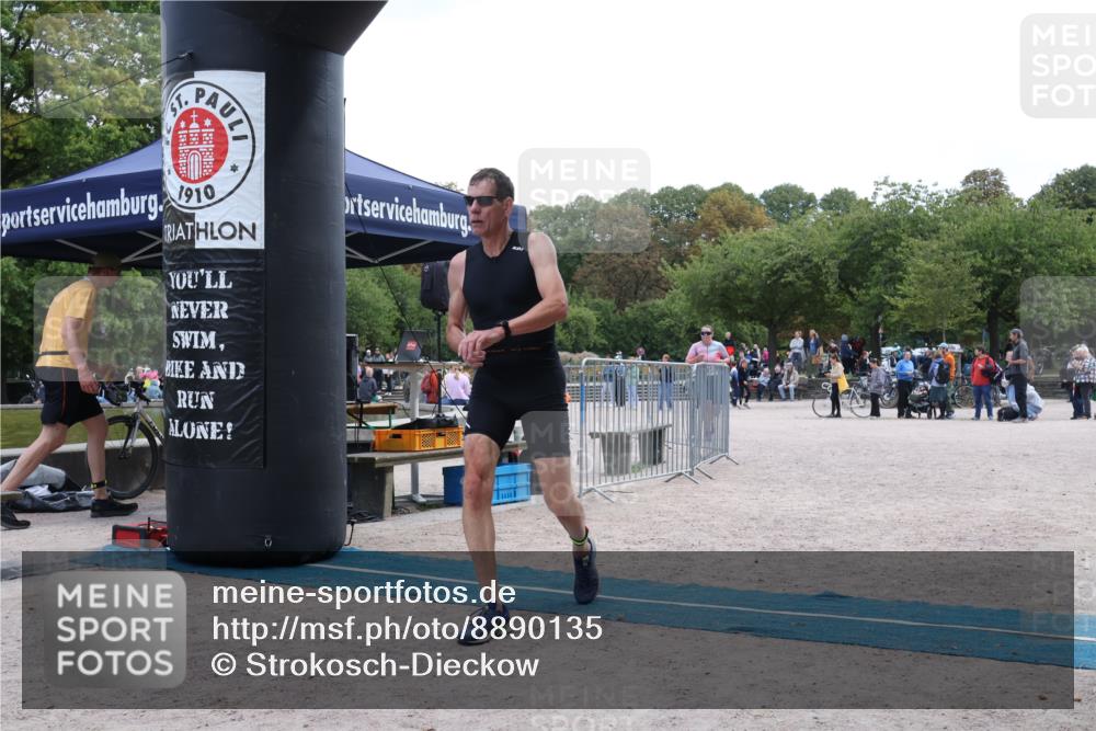 14.09.2025 - Stadtparktriathlon Strokosch-Dieckow http://msf.ph/oto/8890135 14.09.2025 12:54:21 Ziel 962, 1172, 1189 meine-sportfotos.de