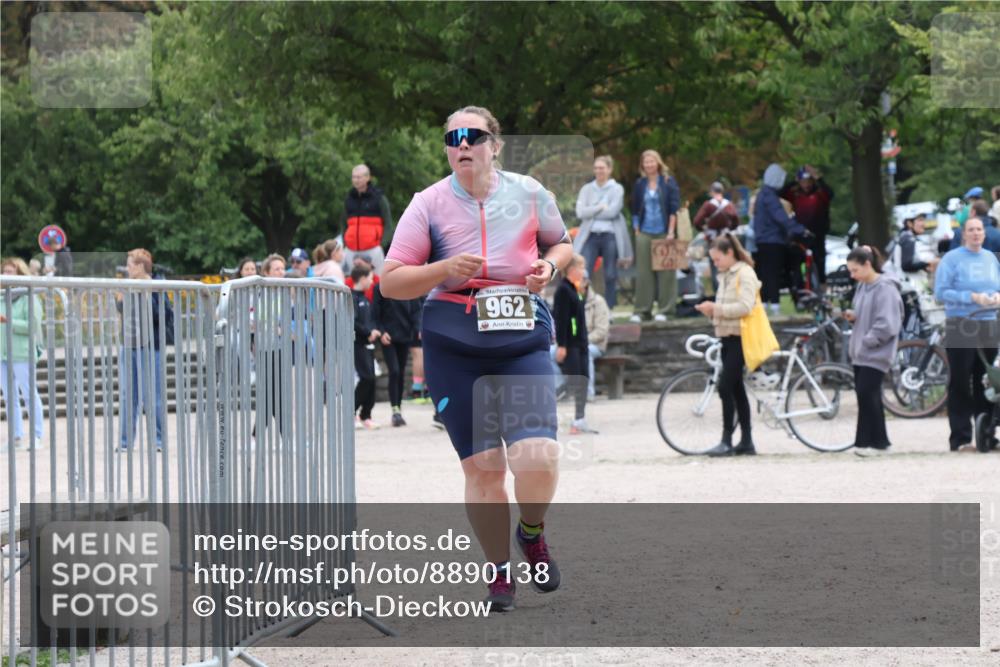 14.09.2025 - Stadtparktriathlon Strokosch-Dieckow http://msf.ph/oto/8890138 14.09.2025 12:54:23 Ziel 962, 1172, 1189, 1203 meine-sportfotos.de