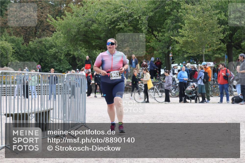 14.09.2025 - Stadtparktriathlon Strokosch-Dieckow http://msf.ph/oto/8890140 14.09.2025 12:54:23 Ziel 962, 1172, 1189, 1203 meine-sportfotos.de