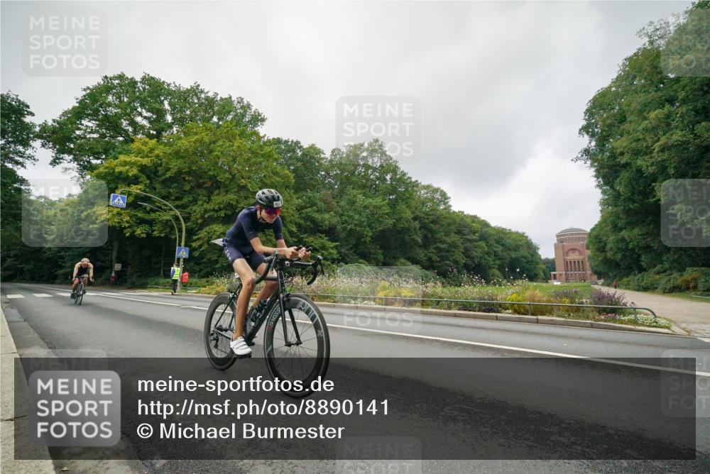14.09.2025 - Stadtparktriathlon Michael Burmester http://msf.ph/oto/8890141 14.09.2025 09:29:35 Radfahren 418, 437, 460 meine-sportfotos.de