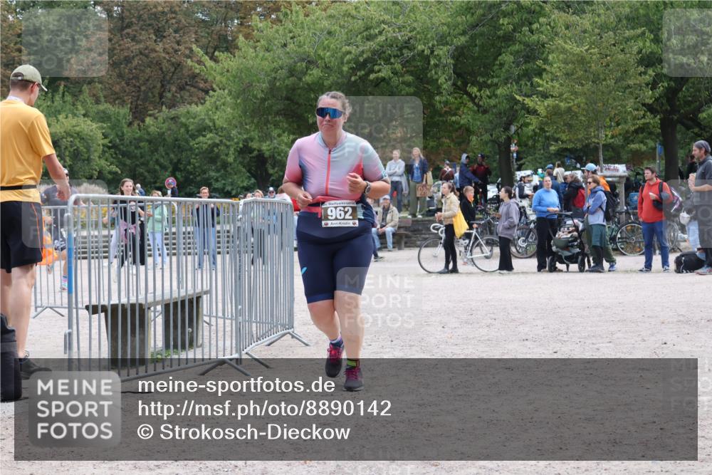 14.09.2025 - Stadtparktriathlon Strokosch-Dieckow http://msf.ph/oto/8890142 14.09.2025 12:54:24 Ziel 962, 1172, 1203 meine-sportfotos.de