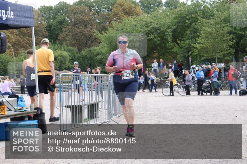 14.09.2025 - Stadtparktriathlon Strokosch-Dieckow http://msf.ph/oto/8890145 14.09.2025 12:54:25 Ziel 962, 1172, 1203 meine-sportfotos.de