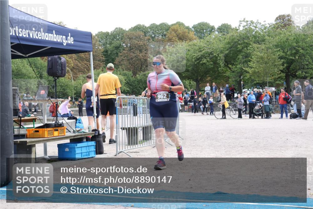 14.09.2025 - Stadtparktriathlon Strokosch-Dieckow http://msf.ph/oto/8890147 14.09.2025 12:54:25 Ziel 962, 1172, 1203 meine-sportfotos.de