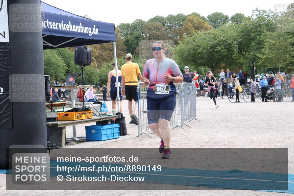 14.09.2025 - Stadtparktriathlon Strokosch-Dieckow http://msf.ph/oto/8890149 14.09.2025 12:54:26 Ziel 962, 1172, 1203 meine-sportfotos.de