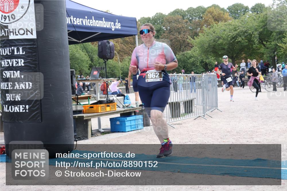 14.09.2025 - Stadtparktriathlon Strokosch-Dieckow http://msf.ph/oto/8890152 14.09.2025 12:54:26 Ziel 962, 1172, 1203 meine-sportfotos.de
