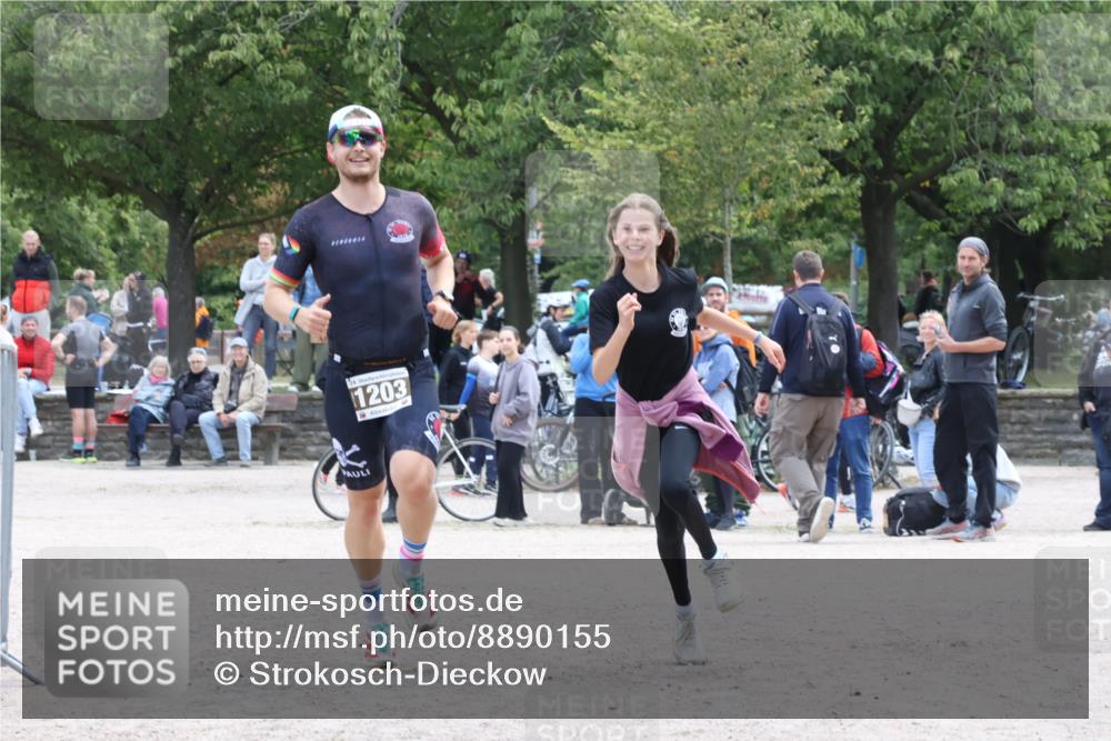 14.09.2025 - Stadtparktriathlon Strokosch-Dieckow http://msf.ph/oto/8890155 14.09.2025 12:54:27 Ziel 962, 1172, 1203 meine-sportfotos.de