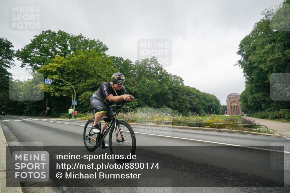 14.09.2025 - Stadtparktriathlon Michael Burmester http://msf.ph/oto/8890174 14.09.2025 09:31:25 Radfahren 397, 421, 425 meine-sportfotos.de