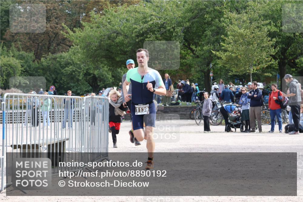 14.09.2025 - Stadtparktriathlon Strokosch-Dieckow http://msf.ph/oto/8890192 14.09.2025 12:54:56 Ziel 1133, 1139 meine-sportfotos.de
