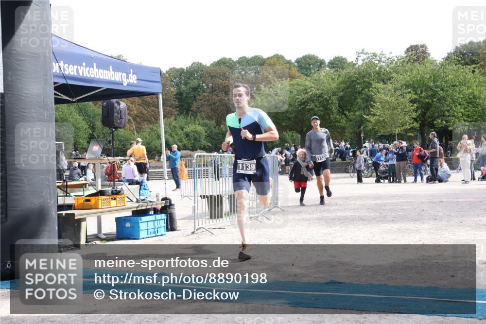14.09.2025 - Stadtparktriathlon Strokosch-Dieckow http://msf.ph/oto/8890198 14.09.2025 12:54:57 Ziel 1133, 1139 meine-sportfotos.de