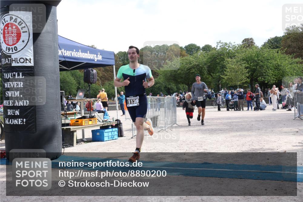 14.09.2025 - Stadtparktriathlon Strokosch-Dieckow http://msf.ph/oto/8890200 14.09.2025 12:54:57 Ziel 1133, 1139 meine-sportfotos.de