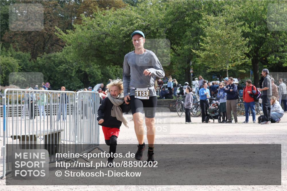 14.09.2025 - Stadtparktriathlon Strokosch-Dieckow http://msf.ph/oto/8890202 14.09.2025 12:54:58 Ziel 1133, 1139 meine-sportfotos.de