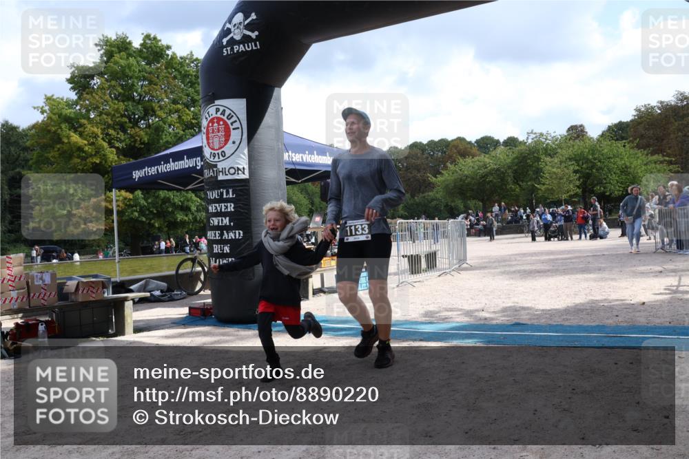 14.09.2025 - Stadtparktriathlon Strokosch-Dieckow http://msf.ph/oto/8890220 14.09.2025 12:55:00 Ziel 1133, 1139 meine-sportfotos.de