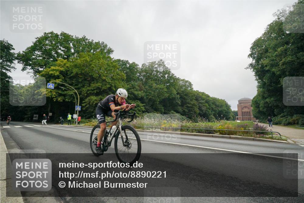 14.09.2025 - Stadtparktriathlon Michael Burmester http://msf.ph/oto/8890221 14.09.2025 09:33:07 Radfahren 454, 481, 483 meine-sportfotos.de