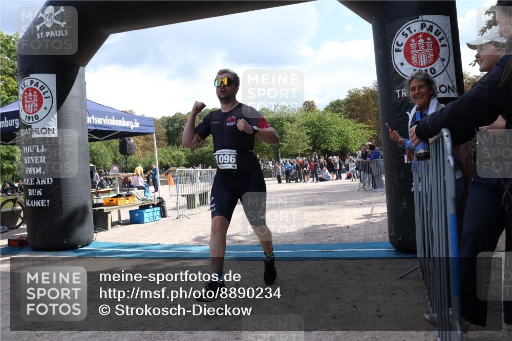 14.09.2025 - Stadtparktriathlon Strokosch-Dieckow http://msf.ph/oto/8890234 14.09.2025 12:55:44 Ziel 1096 meine-sportfotos.de