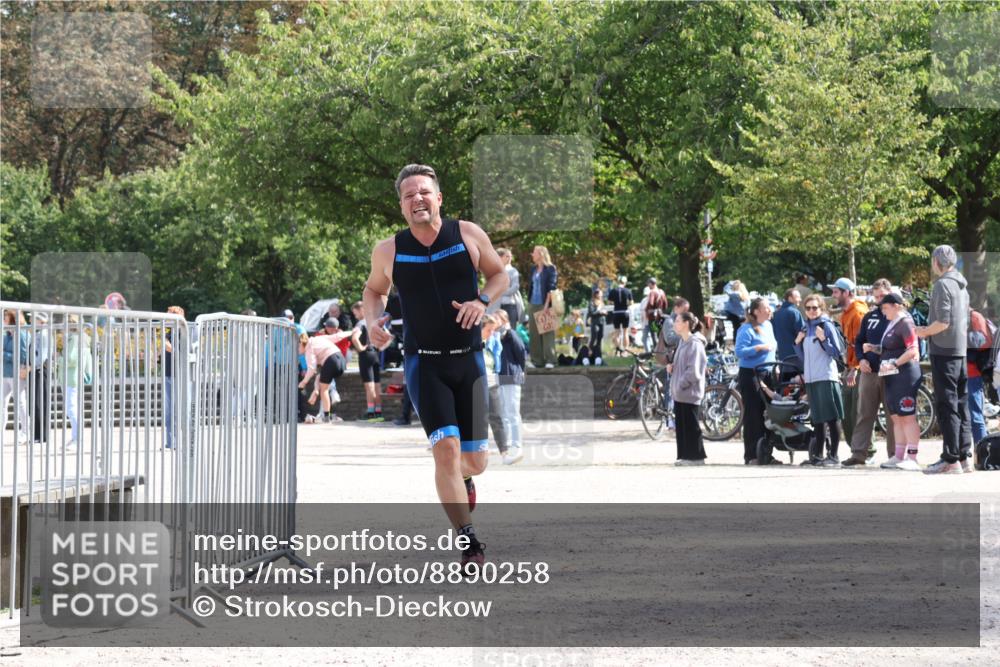 14.09.2025 - Stadtparktriathlon Strokosch-Dieckow http://msf.ph/oto/8890258 14.09.2025 12:56:10 Ziel 1121 meine-sportfotos.de
