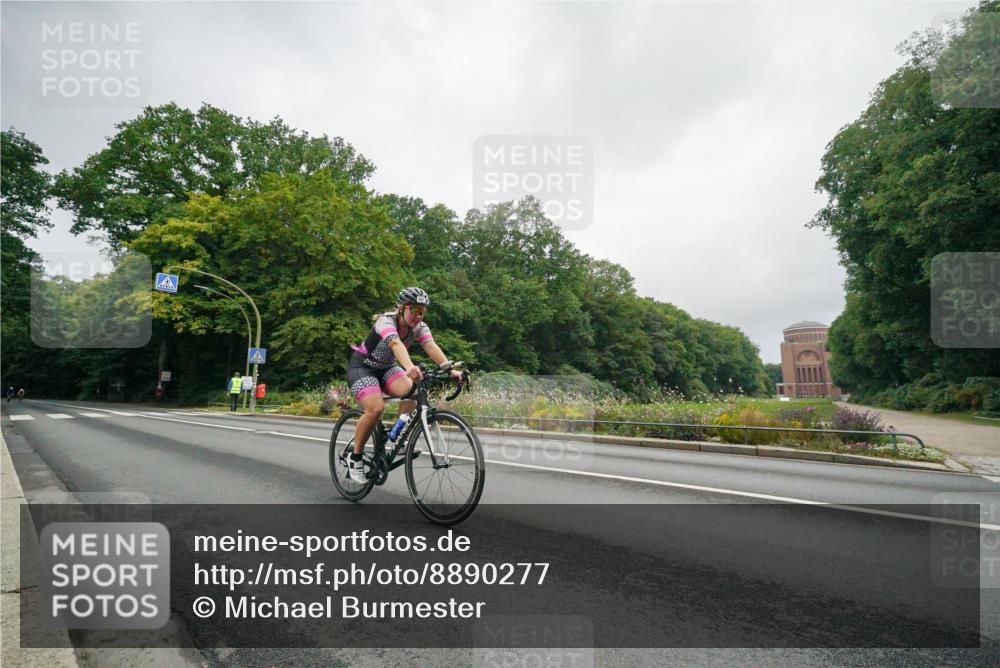 14.09.2025 - Stadtparktriathlon Michael Burmester http://msf.ph/oto/8890277 14.09.2025 09:34:43 Radfahren 302, 438, 477, 492, 497 meine-sportfotos.de