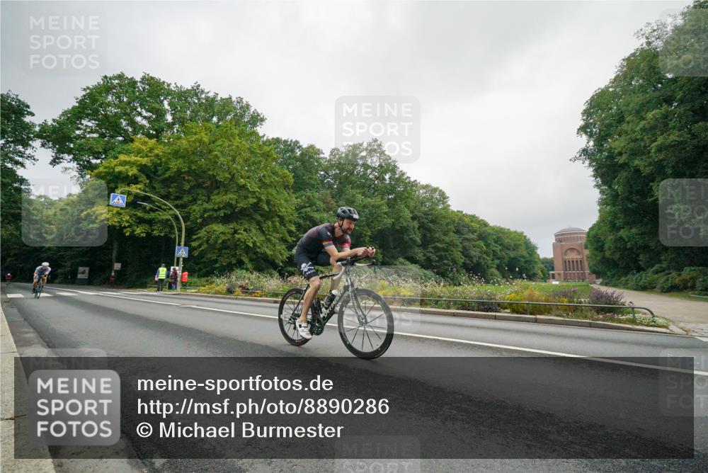 14.09.2025 - Stadtparktriathlon Michael Burmester http://msf.ph/oto/8890286 14.09.2025 09:34:55 Radfahren 383, 386, 393, 438, 477, 492 meine-sportfotos.de