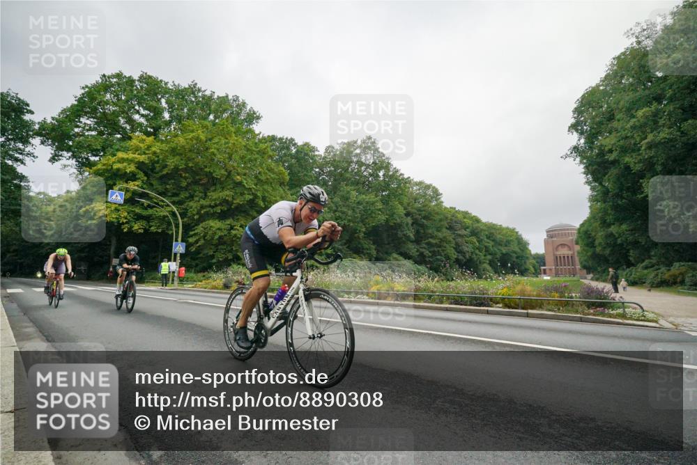 14.09.2025 - Stadtparktriathlon Michael Burmester http://msf.ph/oto/8890308 14.09.2025 09:35:39 Radfahren 410, 467, 498 meine-sportfotos.de