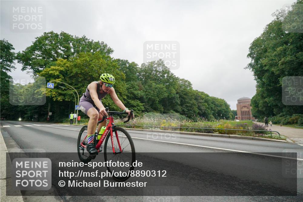 14.09.2025 - Stadtparktriathlon Michael Burmester http://msf.ph/oto/8890312 14.09.2025 09:35:40 Radfahren 410, 467, 487, 498 meine-sportfotos.de