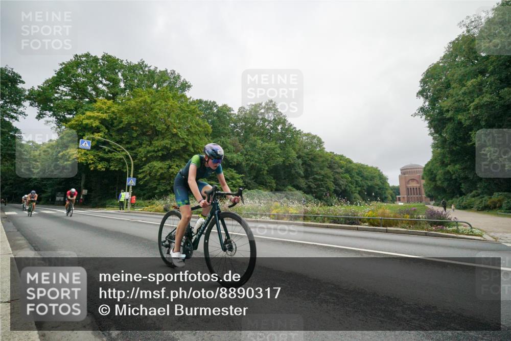 14.09.2025 - Stadtparktriathlon Michael Burmester http://msf.ph/oto/8890317 14.09.2025 09:35:49 Radfahren 392, 406, 460, 462, 487, 505 meine-sportfotos.de