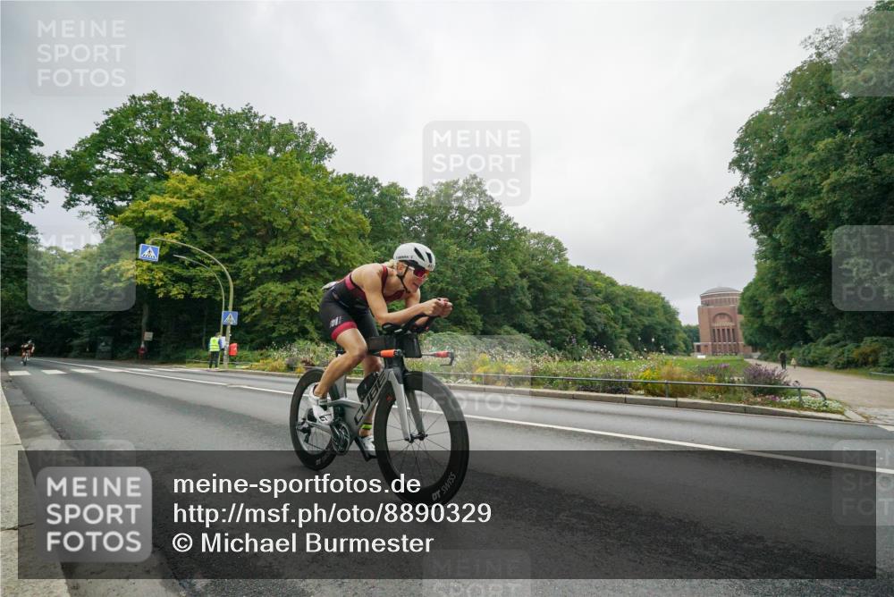 14.09.2025 - Stadtparktriathlon Michael Burmester http://msf.ph/oto/8890329 14.09.2025 09:35:58 Radfahren 460, 462, 466, 478 meine-sportfotos.de