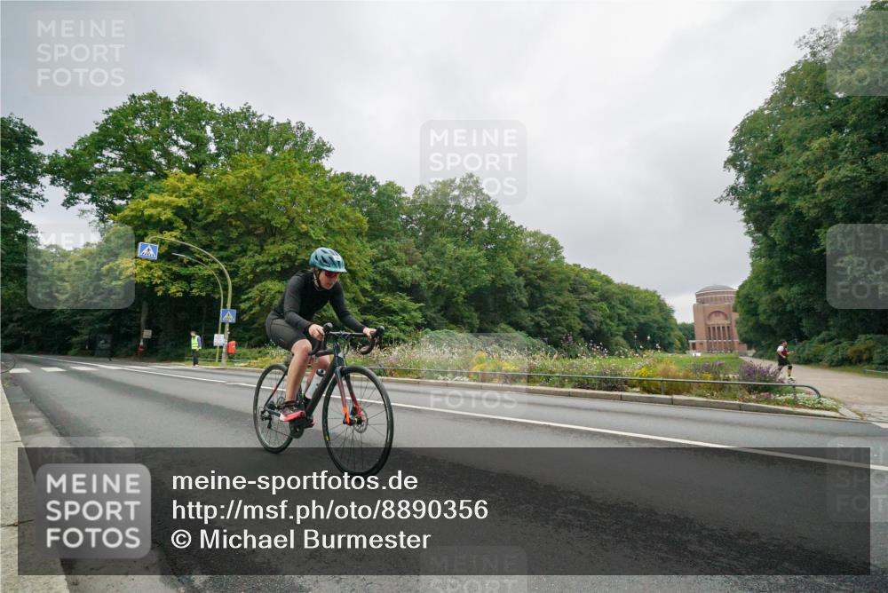 14.09.2025 - Stadtparktriathlon Michael Burmester http://msf.ph/oto/8890356 14.09.2025 09:37:25 Radfahren 382 meine-sportfotos.de