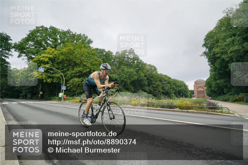 14.09.2025 - Stadtparktriathlon Michael Burmester http://msf.ph/oto/8890374 14.09.2025 09:38:46 Radfahren 474, 493 meine-sportfotos.de