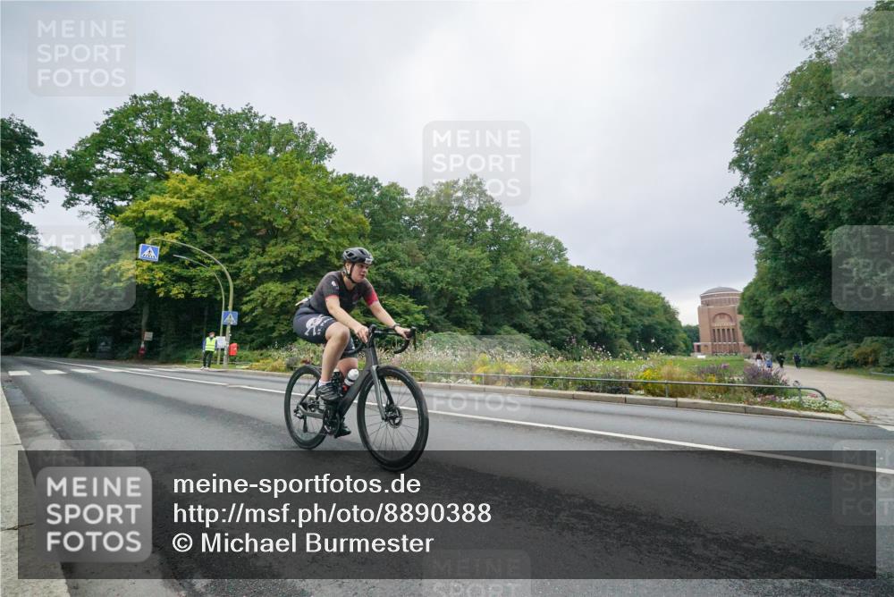 14.09.2025 - Stadtparktriathlon Michael Burmester http://msf.ph/oto/8890388 14.09.2025 09:39:58 Radfahren 387 meine-sportfotos.de